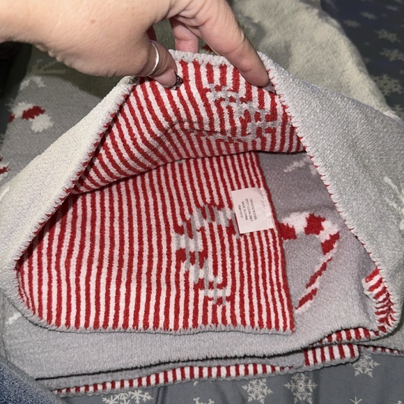 Christmas Candy Cane Throw ❄️❄️☃️⛄️ - Picture 3 of 7